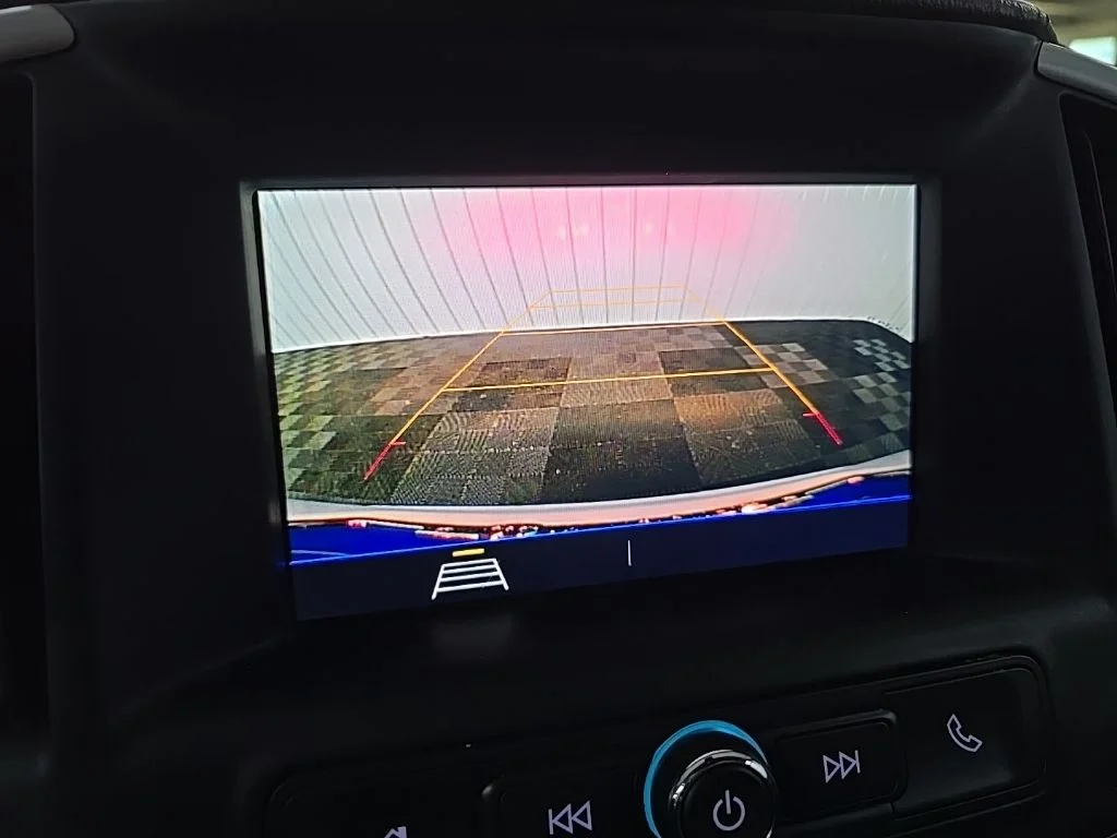 Used 2021 White GMC SLE image 23