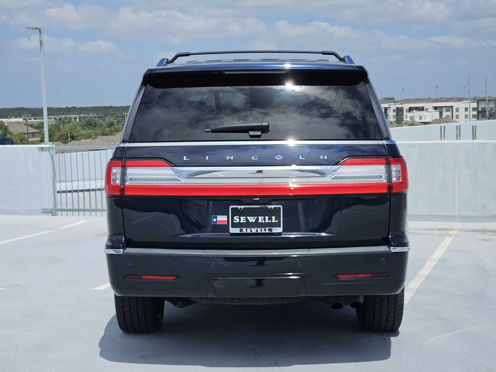 Used 2021 Signature Navy Lincoln Reserve image 6