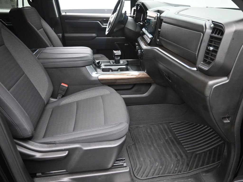 Used 2025 Black Chevrolet RST image 9