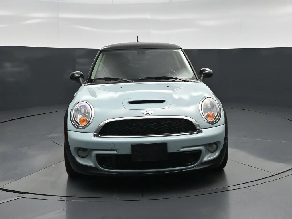 Used 2013 Blue MINI Base image 21