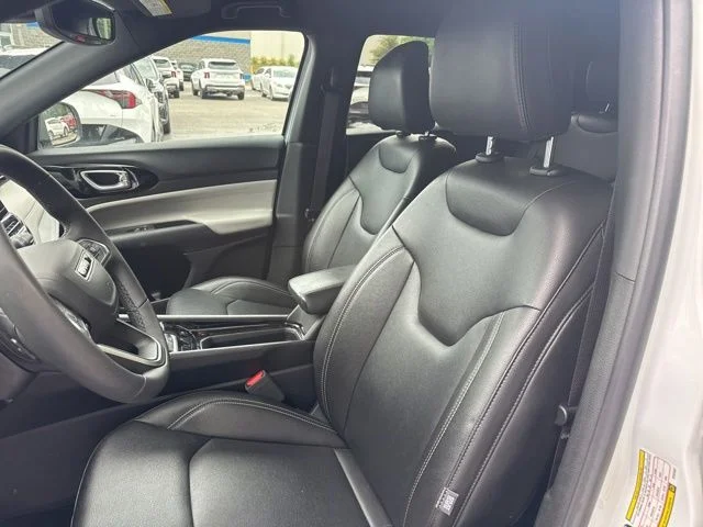 Used 2025 White Jeep Limited image 13