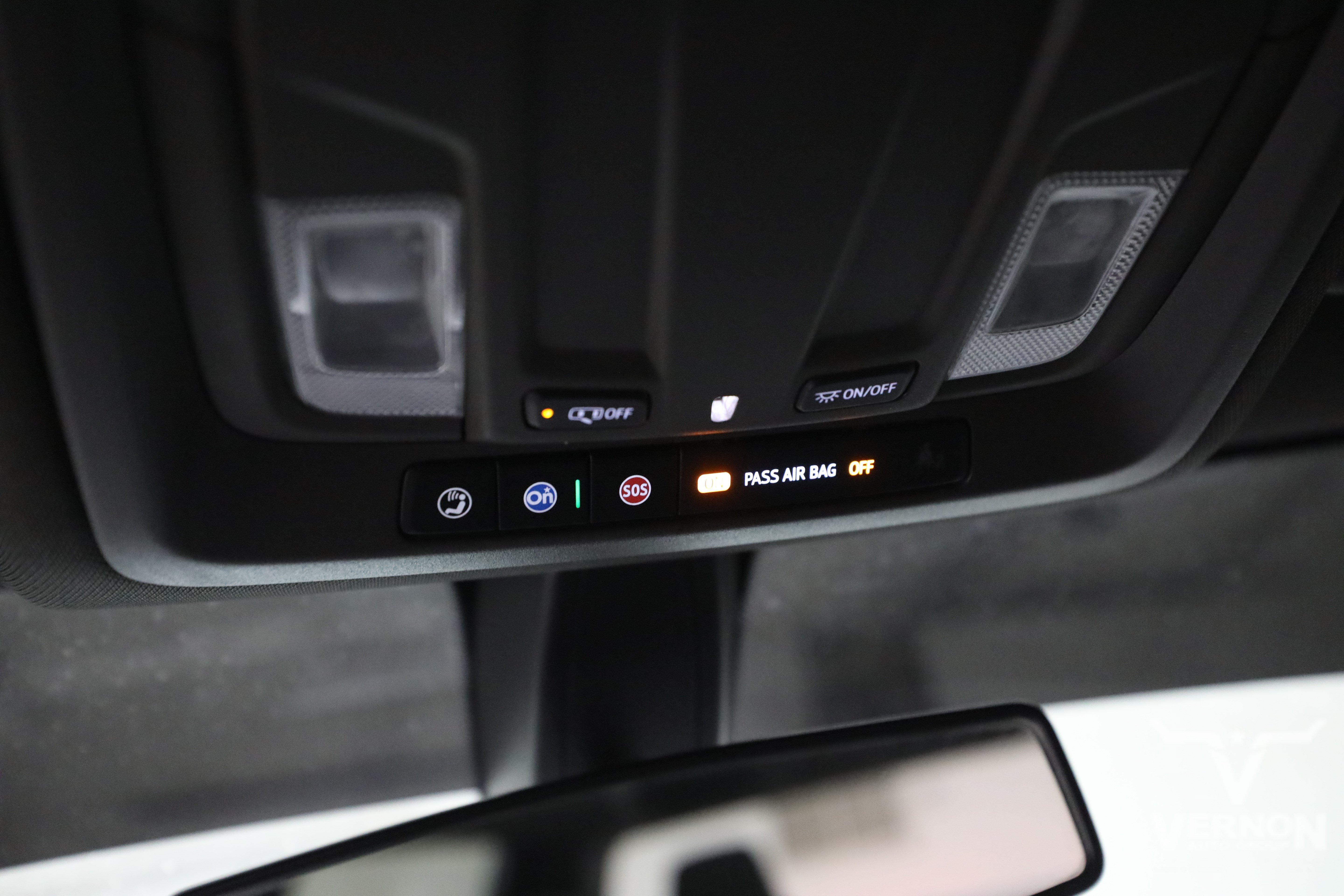 Used 2021 Silver Ice Metallic Chevrolet Y image 24
