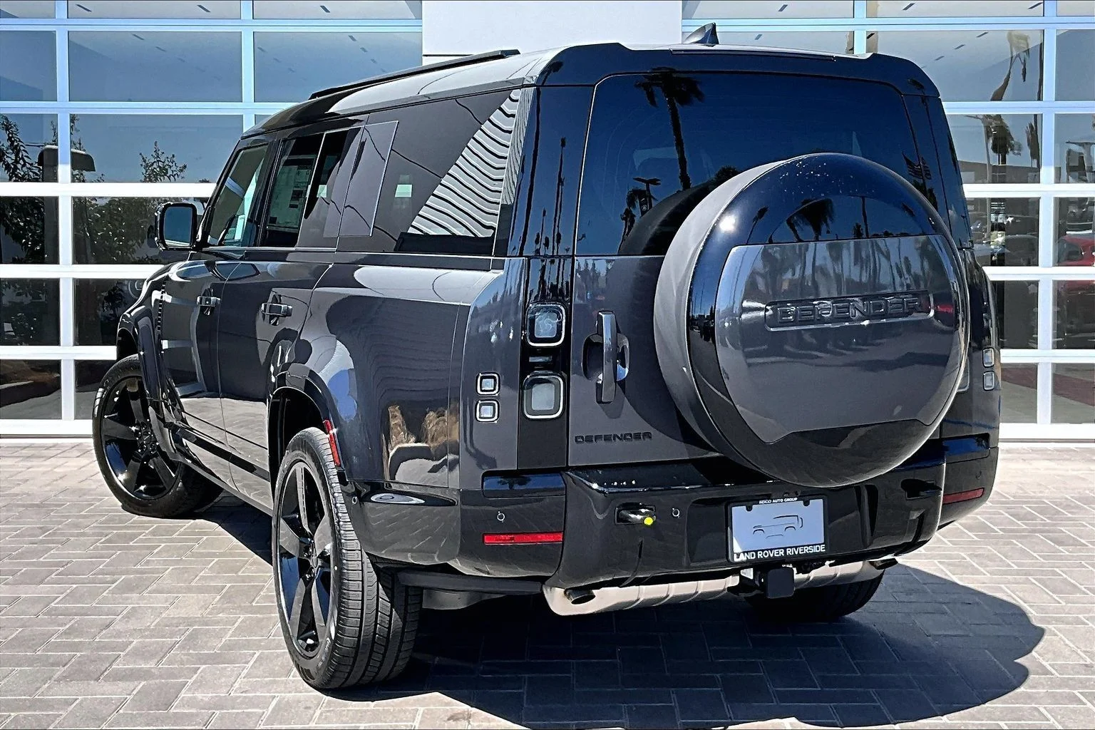 New 2026 Carpathian Grey Land Rover X-Dynamic SE image 3