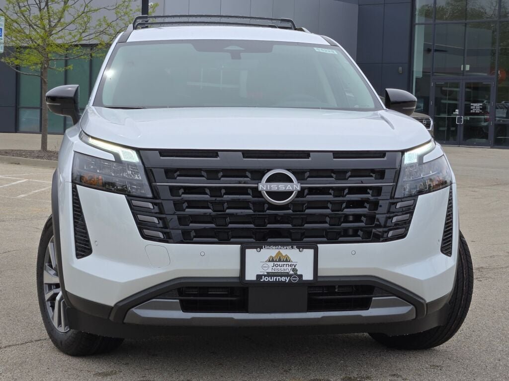 New 2026 Everest White Pearl TriCoat Nissan SL image 3