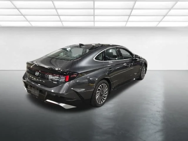 Used 2025 Gray Hyundai Limited image 5