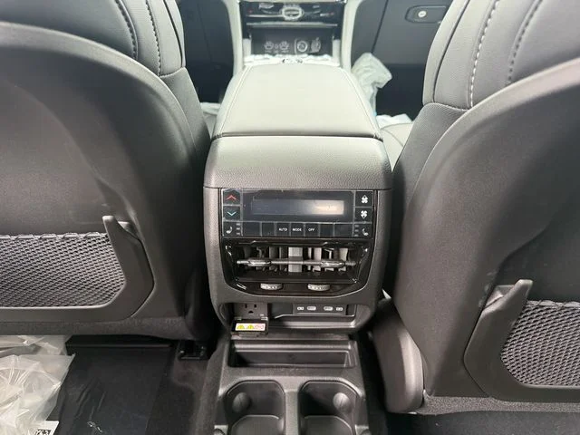 New 2026 Bright White Clear-Coat Exterior Paint Jeep Limited image 26