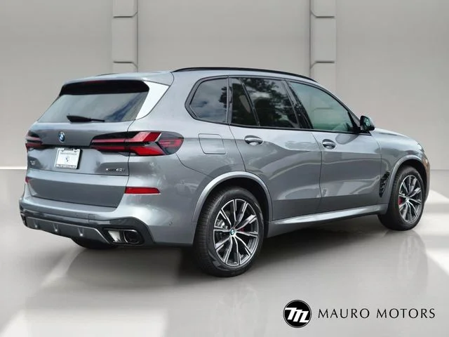 Used 2026 Gray BMW xDrive40i image 3