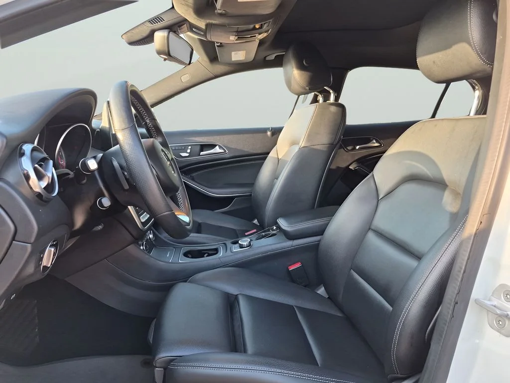 Used 2018 Black Mercedes-Benz GLA 250 image 17