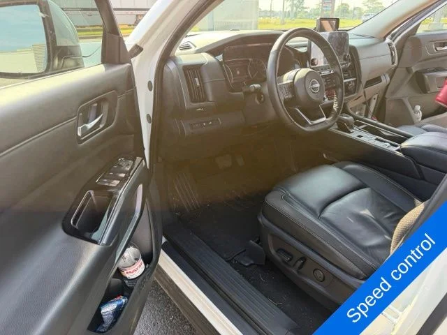 Used 2023 White Nissan SL image 15