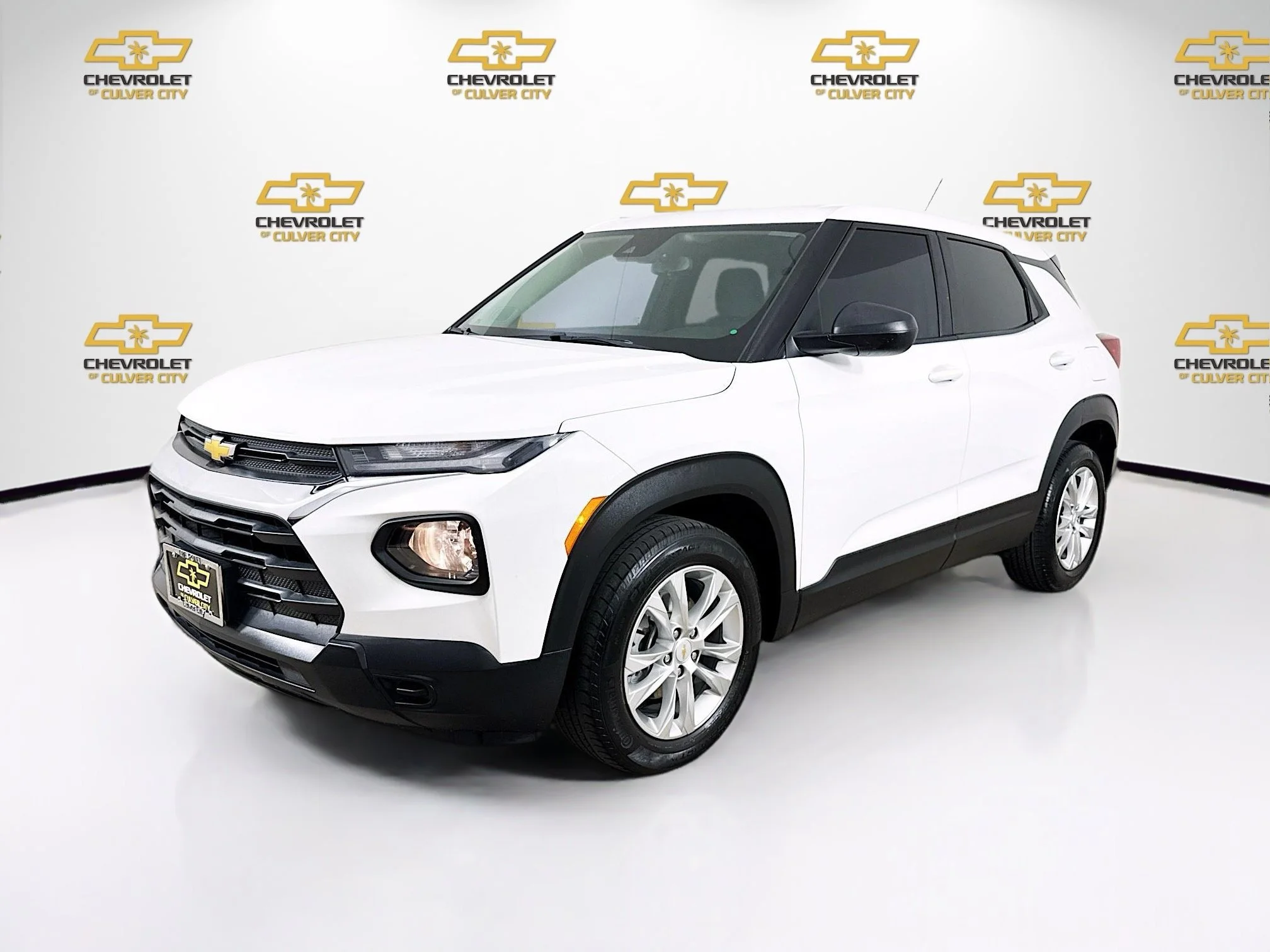 Used 2023 Summit White Chevrolet LS image 3