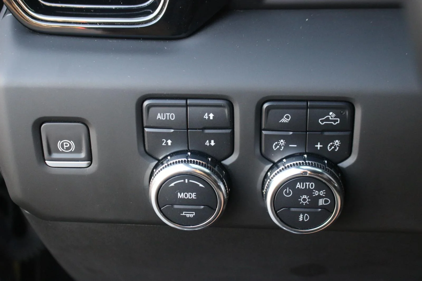 Used 2024 Onyx Black GMC AT4 image 31
