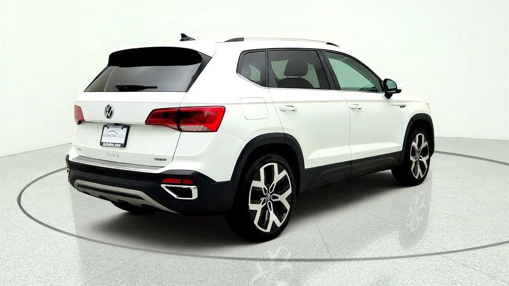 Used 2022 Pure White Volkswagen SEL 4MOTION w/ Power Panoramic Sunroof image 5