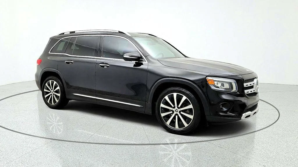 Used 2020 Night Black Mercedes-Benz GLB 250 4MATIC® SUV w/ Premium Pkg, Surround View & Panorama Roof image 3