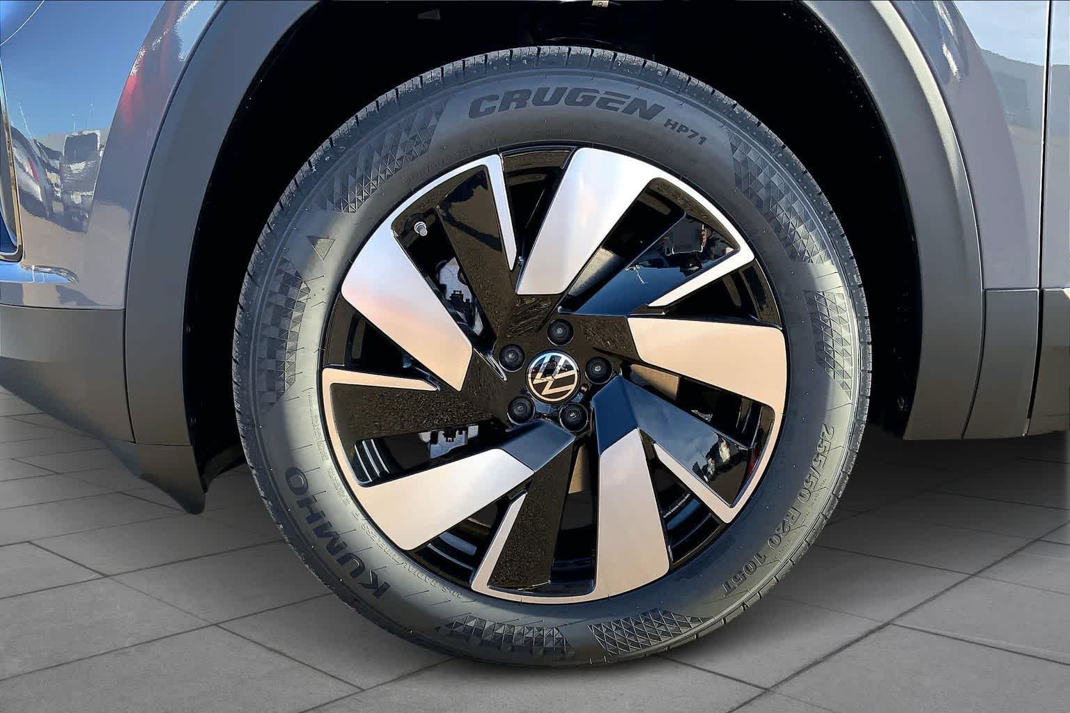 New 2026 Pure Gray Volkswagen 2.0T SEL image 12