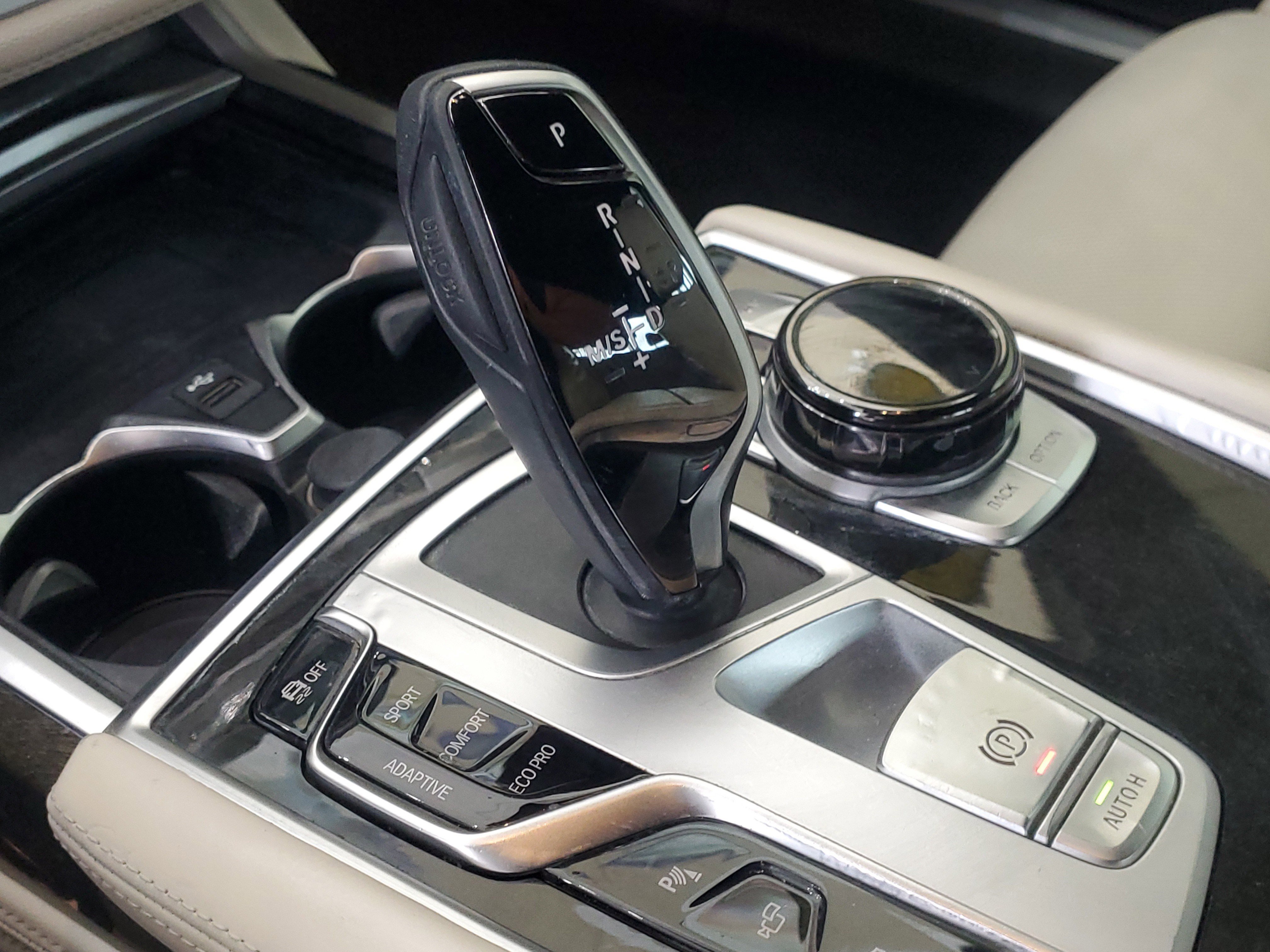 Used 2022 Donington Gray Metallic BMW 750i xDrive image 28
