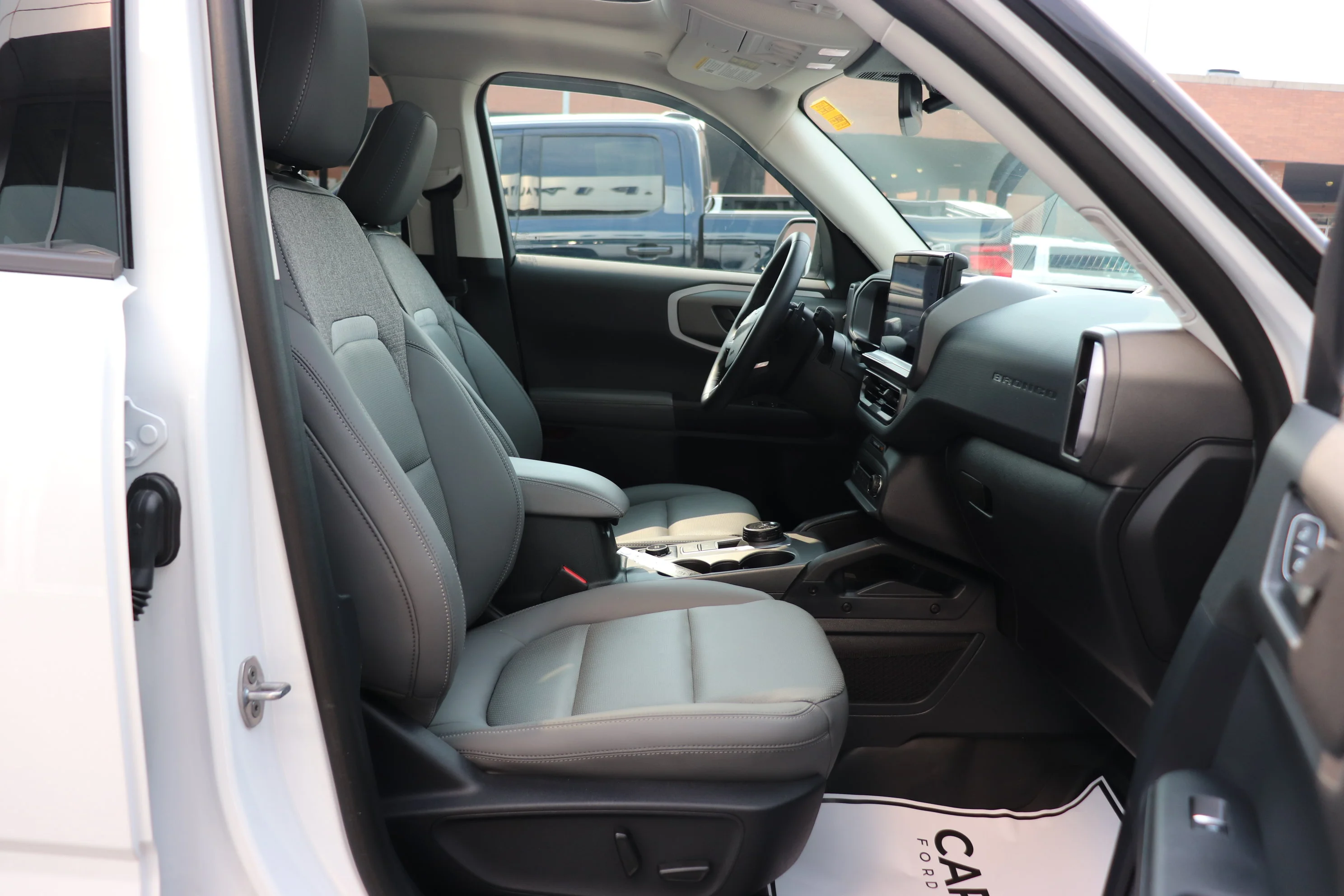 Certified Used 2025 White Ford Badlands 4x4 image 8