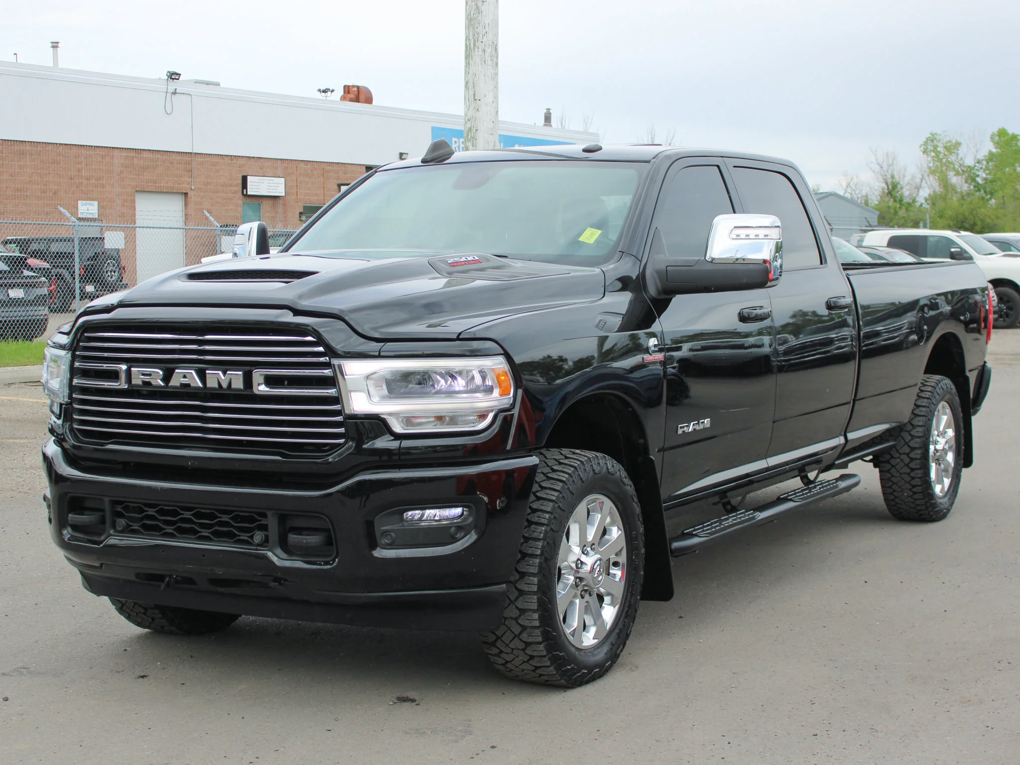 Certified Used 2023 Black RAM Laramie * One Owner | 5th Wheel & Gooseneck | Rear Air Suspension | Diesel | Apple CarPlay | Sunroof image 10