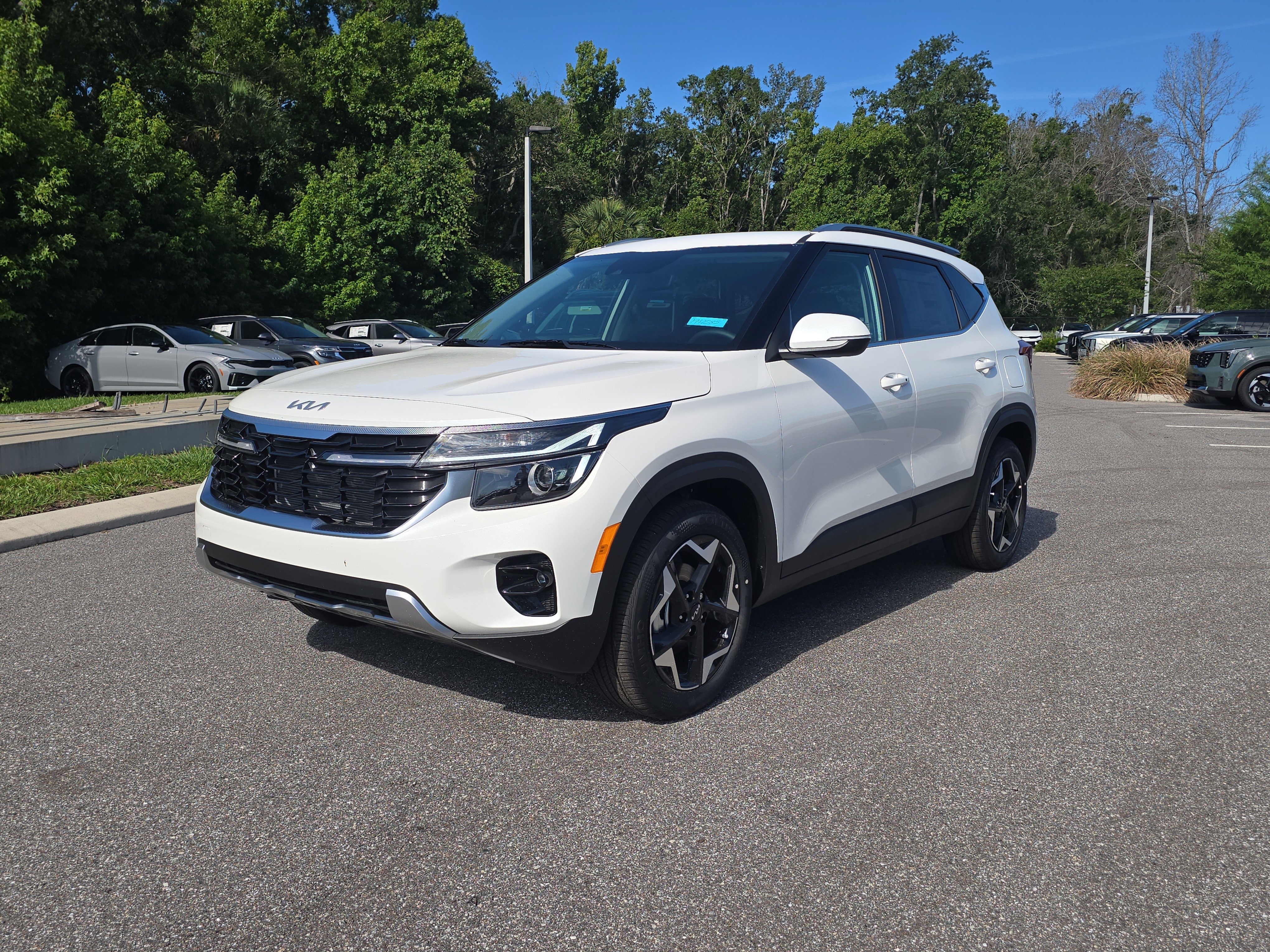 New 2026 Snow White Pearl Kia EX image 4
