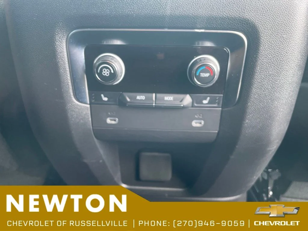 Used 2024 Pearl Chevrolet High Country image 35