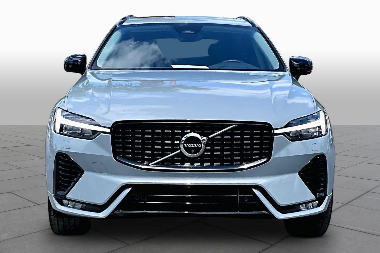 Used 2025 Vapour Grey Metallic Volvo Plus image 4