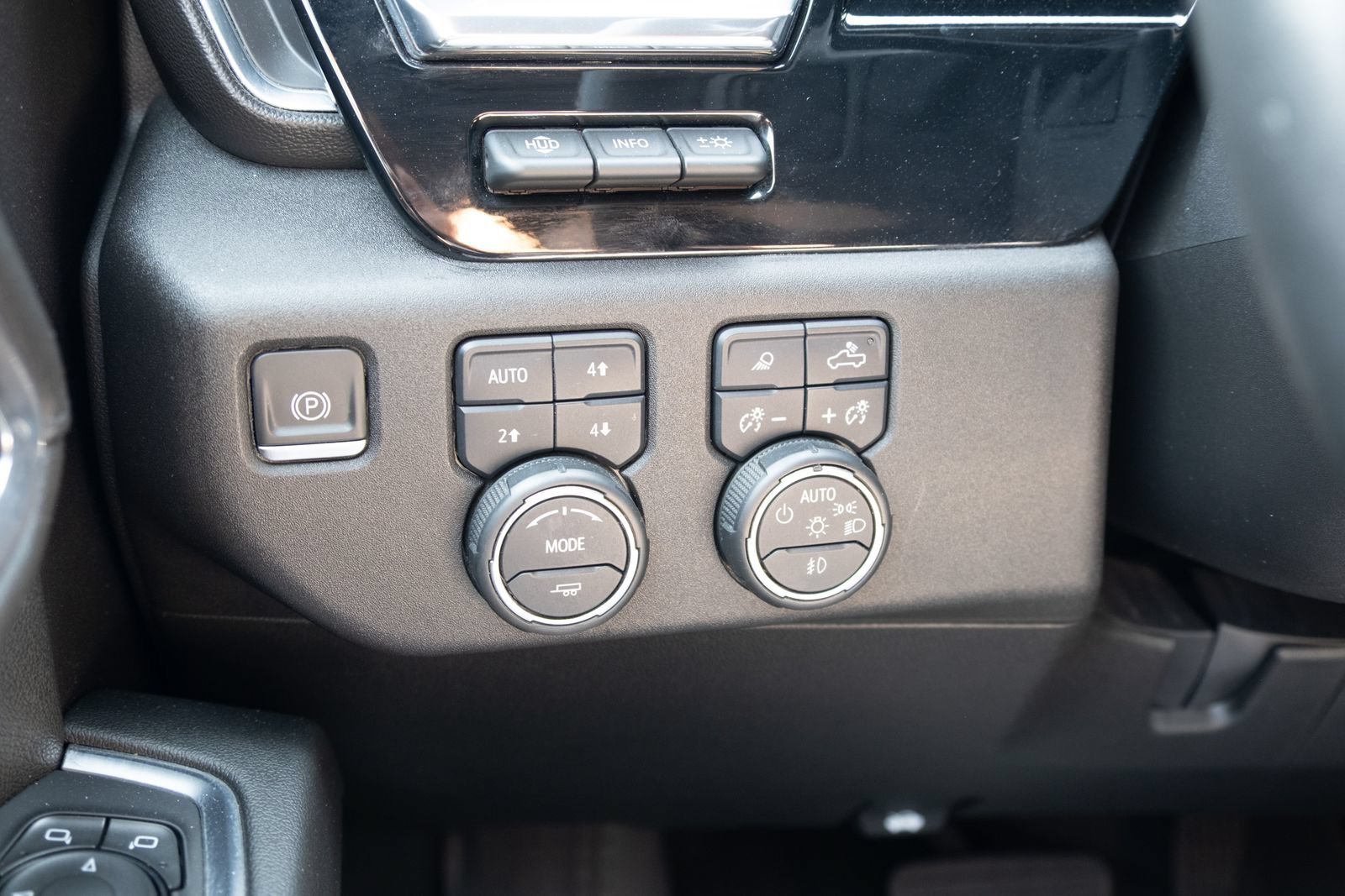 Used 2024 Summit White Chevrolet High Country image 10