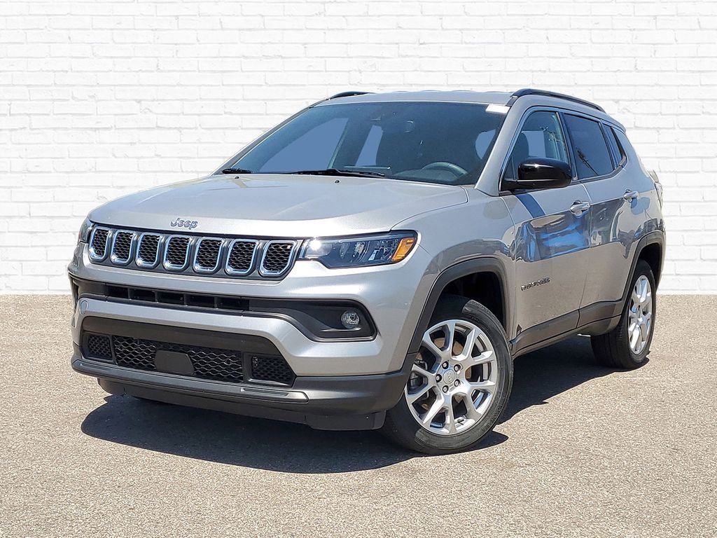 2023 Jeep Compass Latitude Lux 4X4's photo