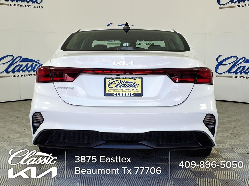 Used 2023 White Kia LXS image 4