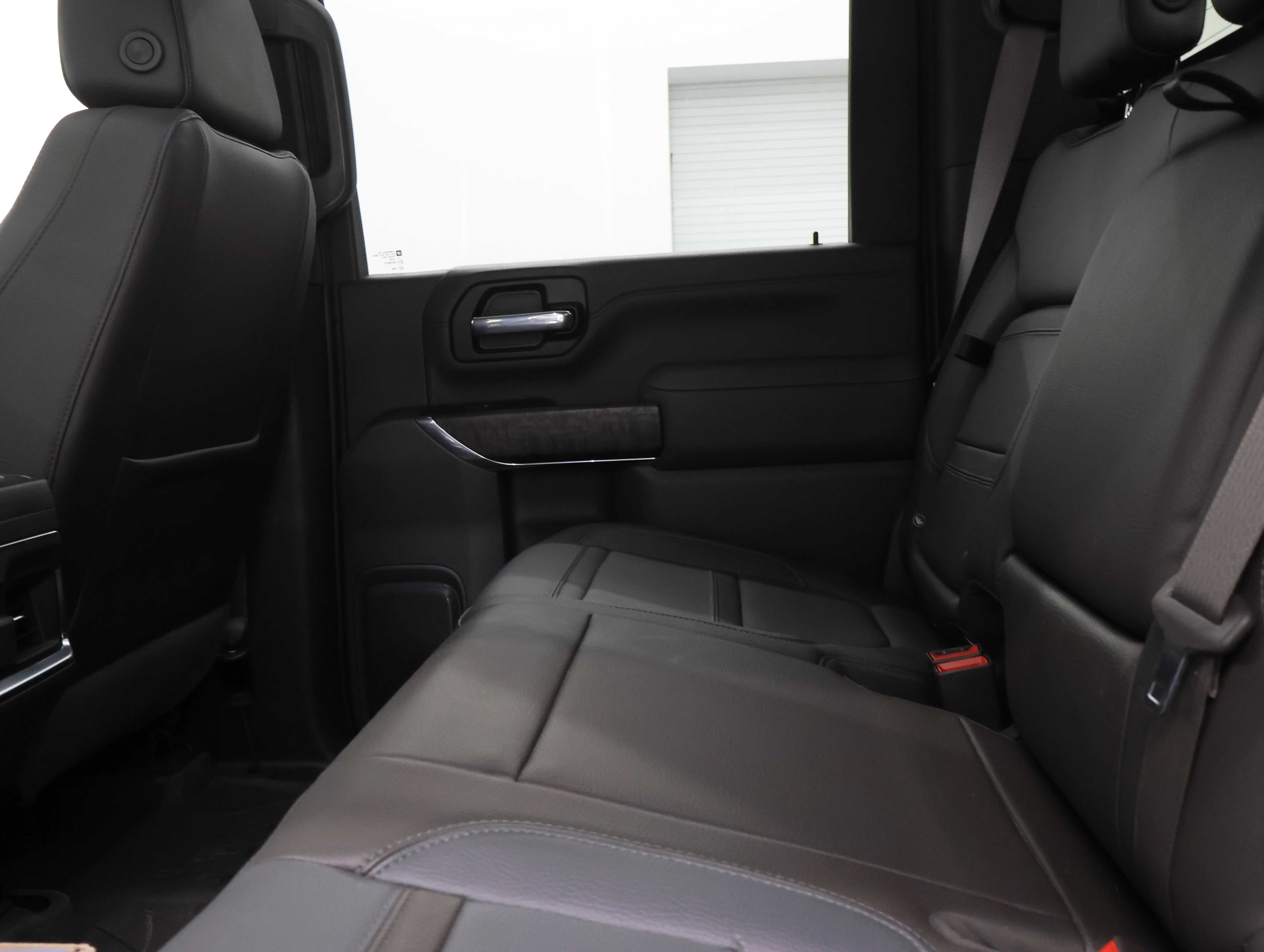 Used 2022 White Frost Tricoat GMC Denali image 44