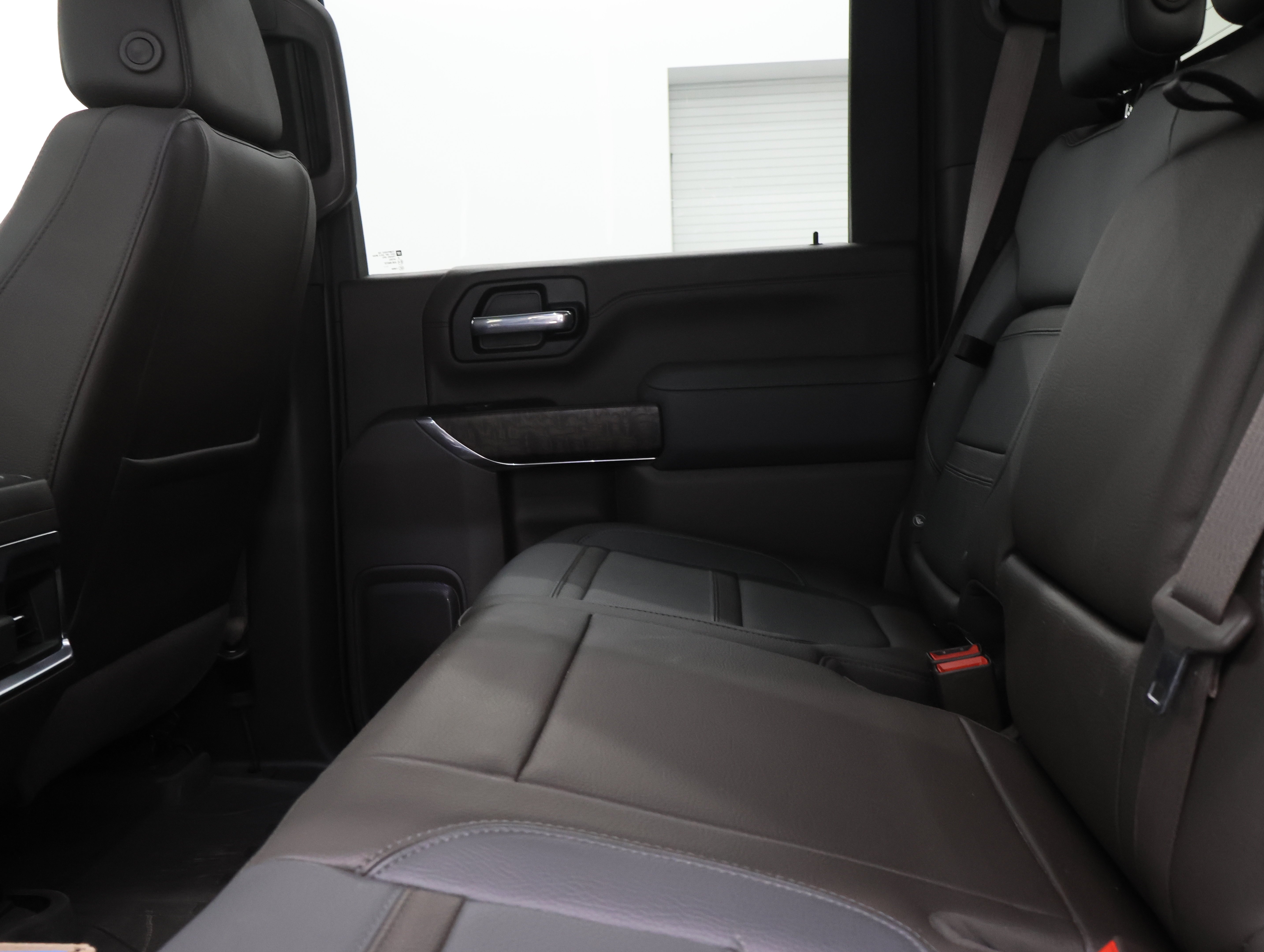 Used 2022 White Frost Tricoat GMC 4x4 Crew Cab Denali DRW: CREW-LONG-DRW-DENALI ULTIMATE-NAV-MOON-360 CAM-DIESEL-1 OWNER image 44