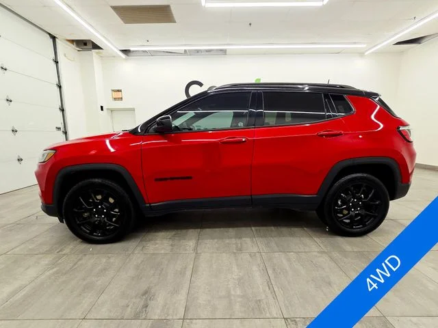 Used 2023 Redline Pearlcoat Jeep Latitude image 2