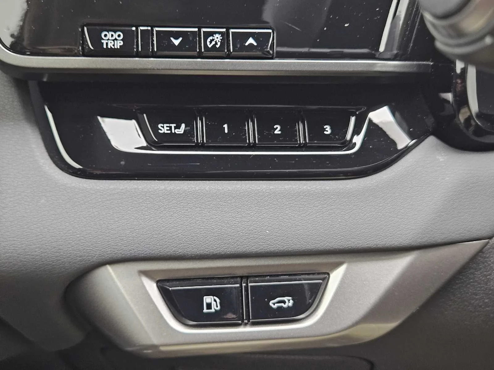 Used 2025 Iridium Lexus Premium image 17
