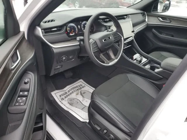 2026 Jeep Grand Cherokee Laredo - Photo 12