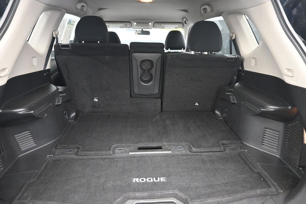 Used 2016 Blue Nissan S image 11