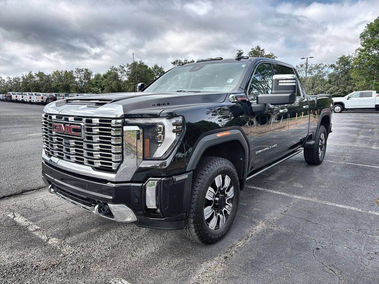Used 2024 Onyx Black GMC Denali image 4