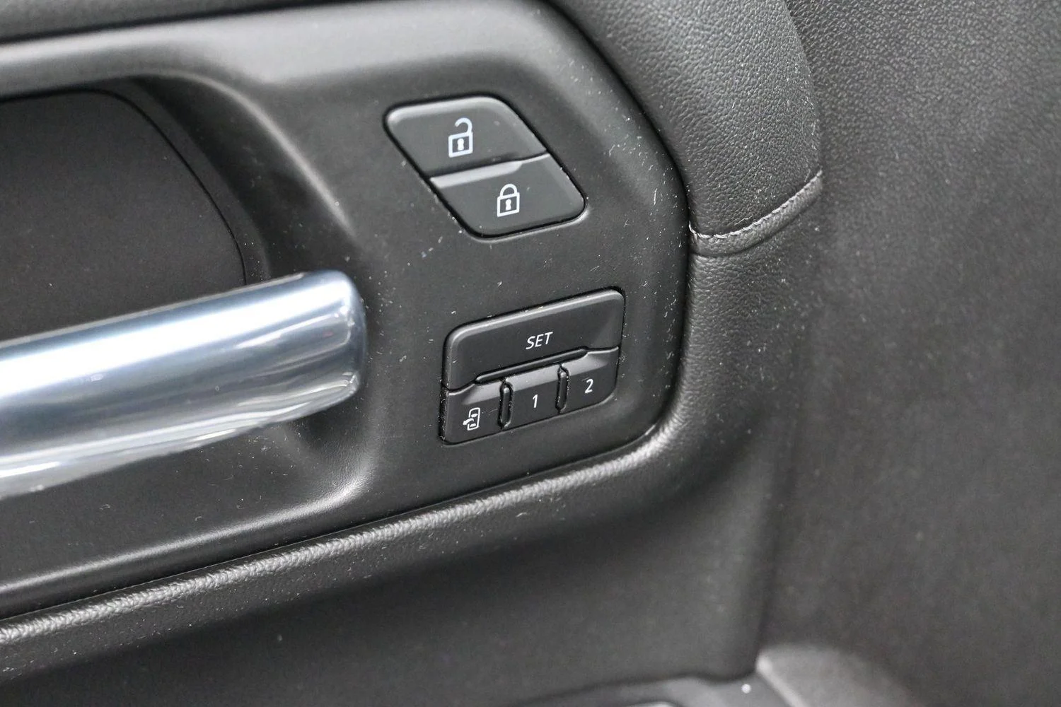 Used 2020 SATIN STEEL METALLIC GMC Denali image 11