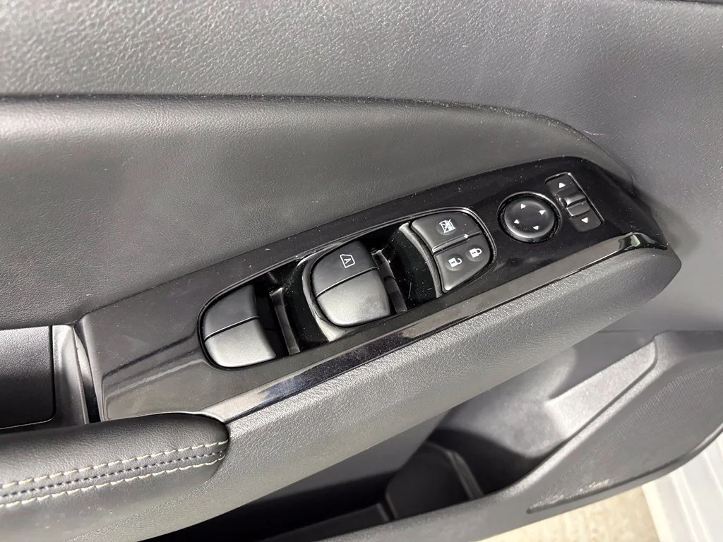 Used 2024 Silver Nissan 2.5 SL image 10
