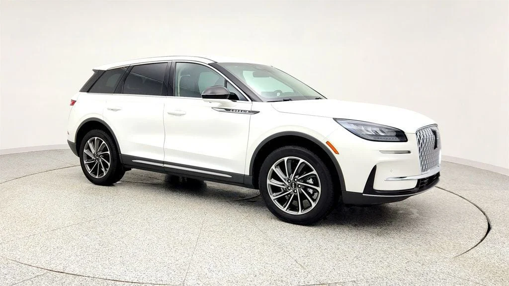 Used 2023 Pristine White Metallic Tri-Coat Lincoln Standard AWD w/ Equipment Group 101A and Co-Pilot360 Vision image 3