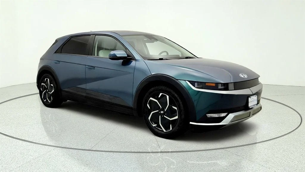 Used 2023 Digital Teal Hyundai SEL AWD image 3