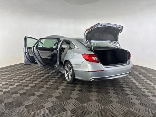 Used 2018  Honda Touring image 20