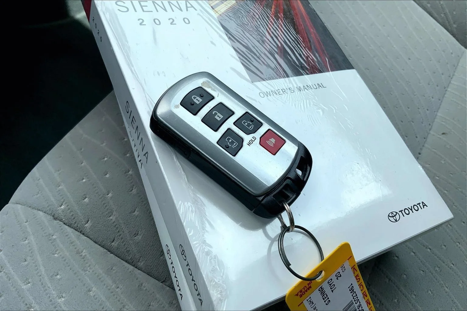 Used 2020 Whi/white Toyota LE Auto Access Seat image 19