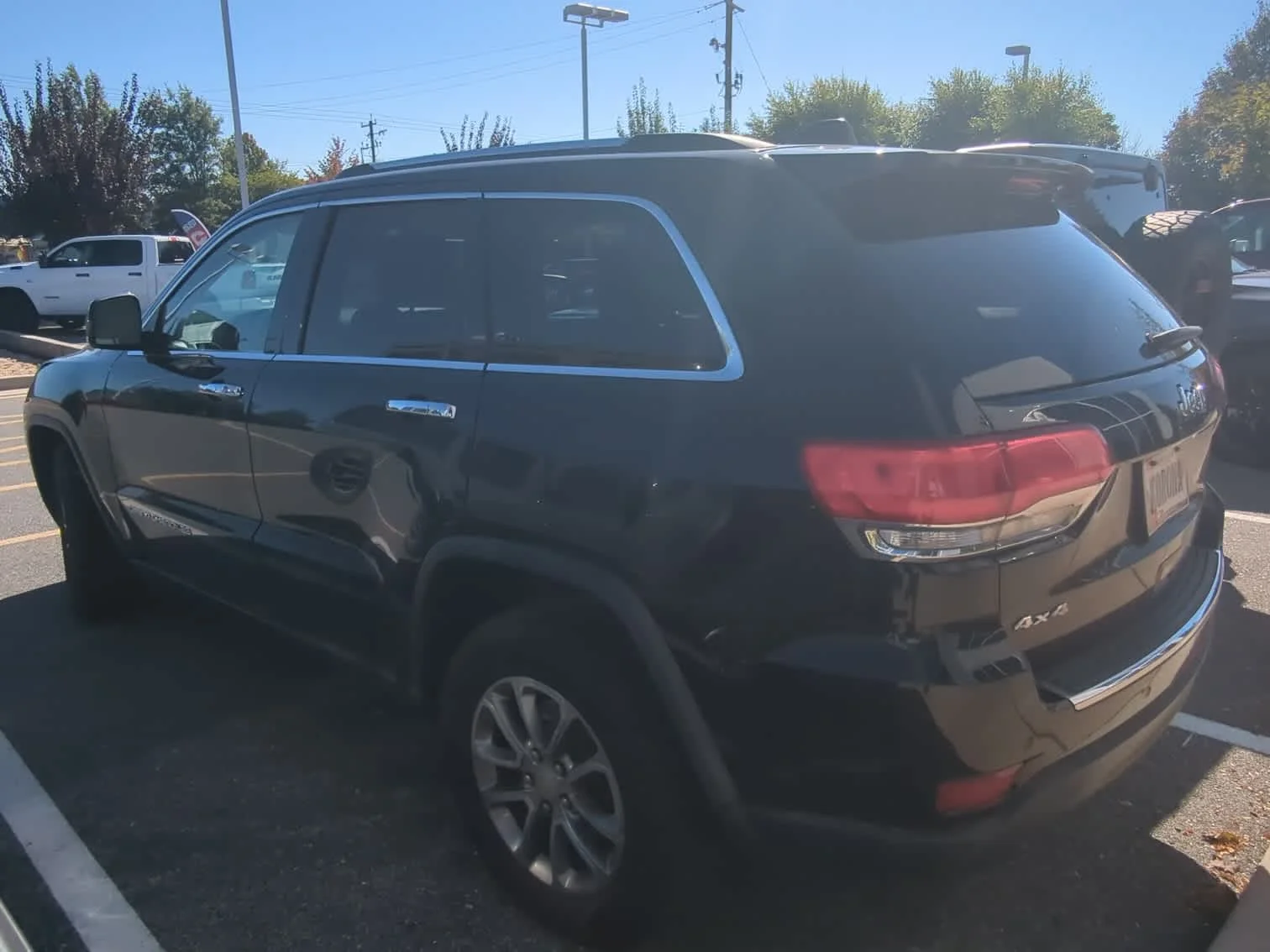 Used 2015 Black Forest Green Pearlcoat Jeep Limited image 3