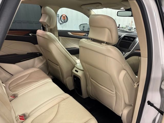 Used 2016 White Lincoln Reserve image 31