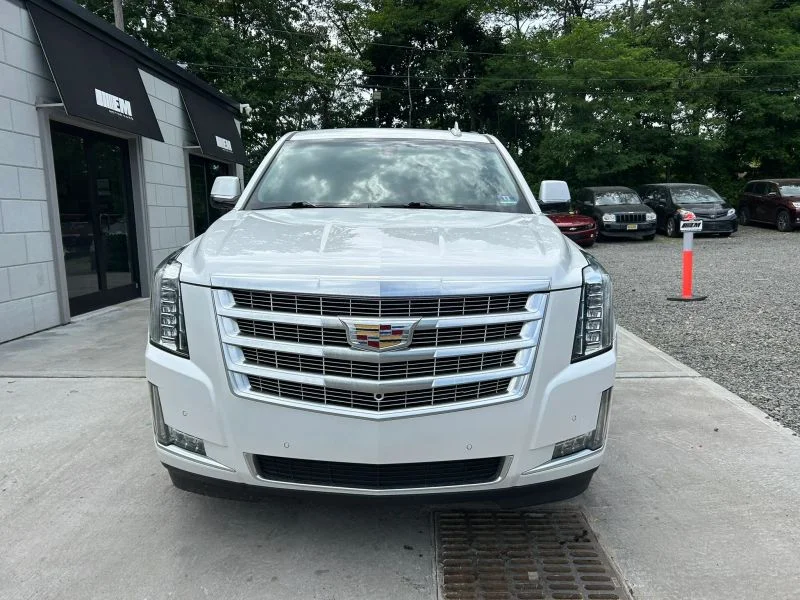 Used 2019 White Cadillac Sport Utility 4D image 19