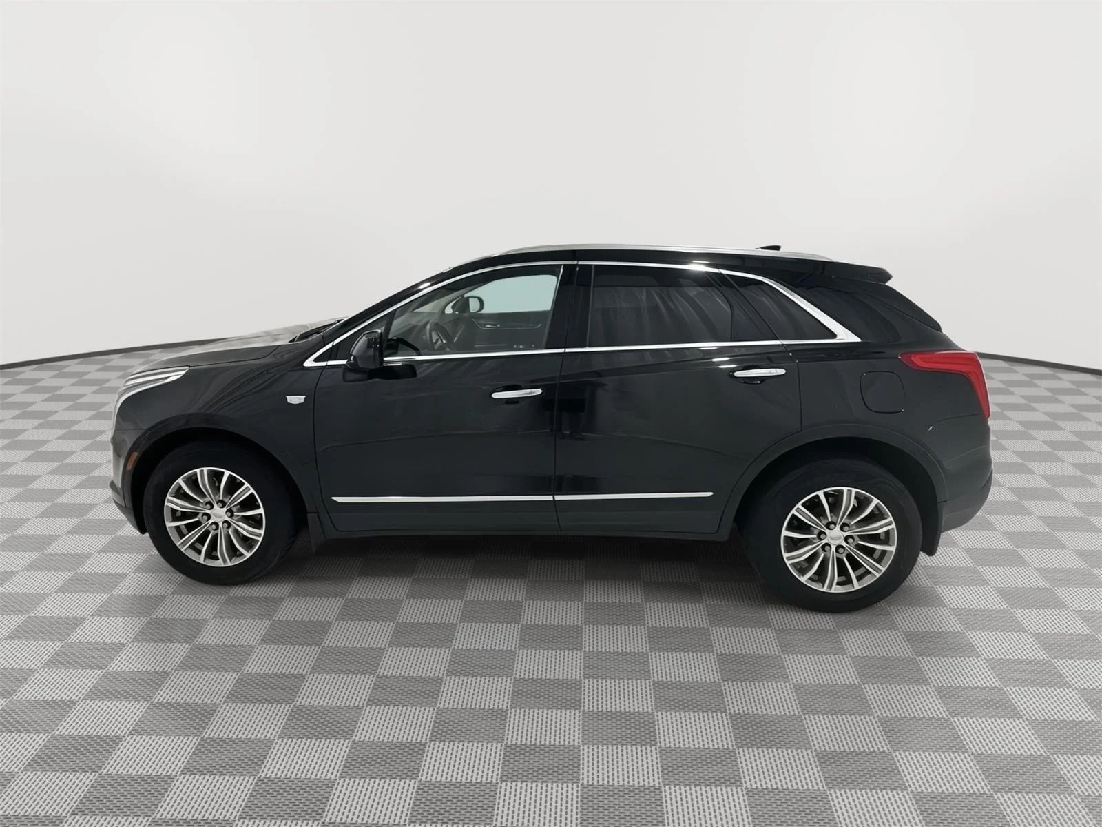 Used 2017 Cadillac XT5 Luxury with VIN 1GYKNBRSXHZ108945 for sale in Alexandria, Minnesota