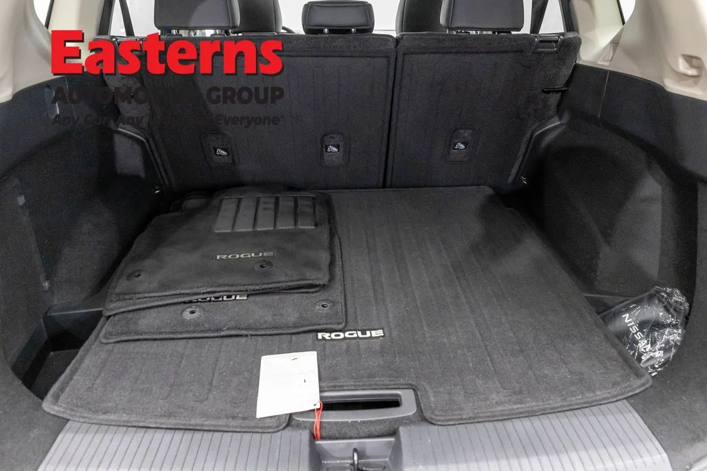 Used 2023 Blue Nissan SV image 9