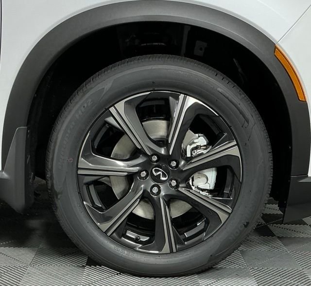 New 2027 2T RAD WHT INFINITI Autograph AWD image 7