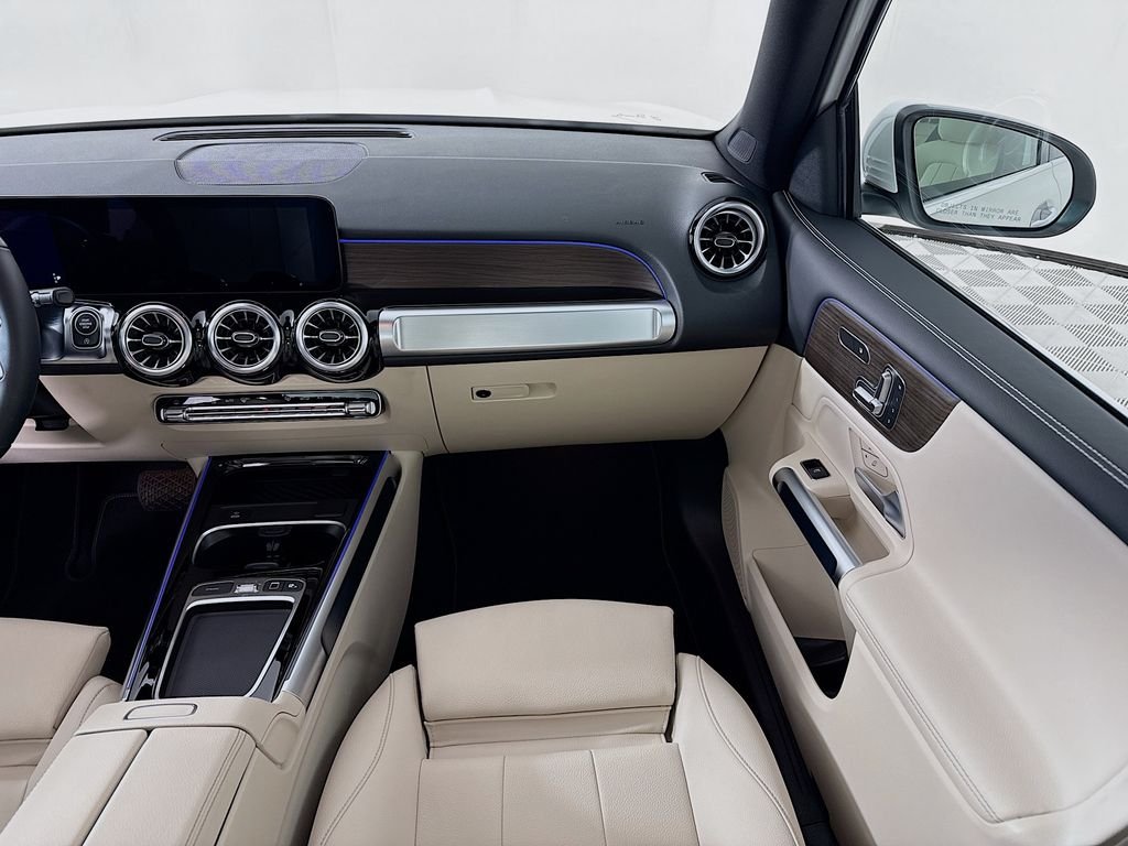 Used 2025 White Mercedes-Benz GLB 250 image 22