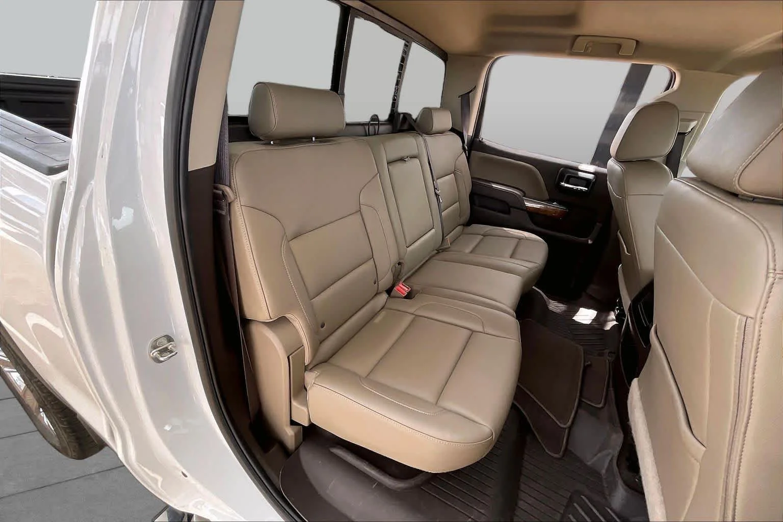 Used 2018 White Frost Tricoat GMC SLT image 18