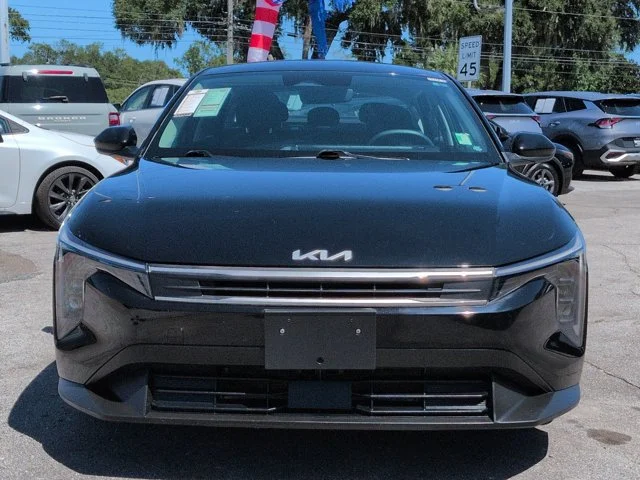 Used 2025 Black Kia LXS image 9