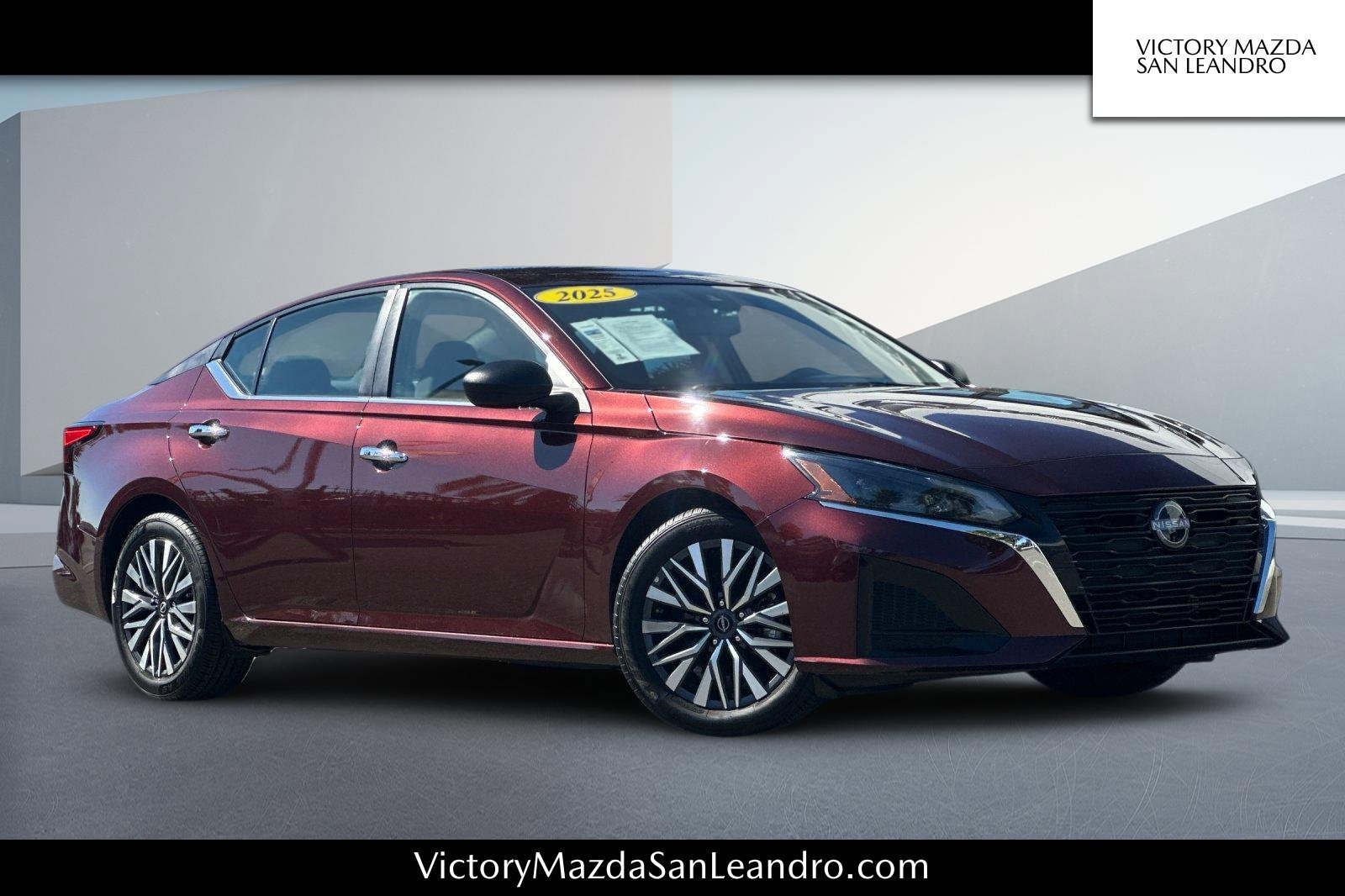 Used 2025  Nissan 2.5 SV image 1